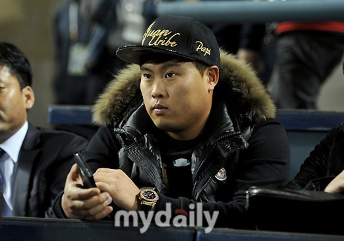 hyun jin ryu juan uribe hat