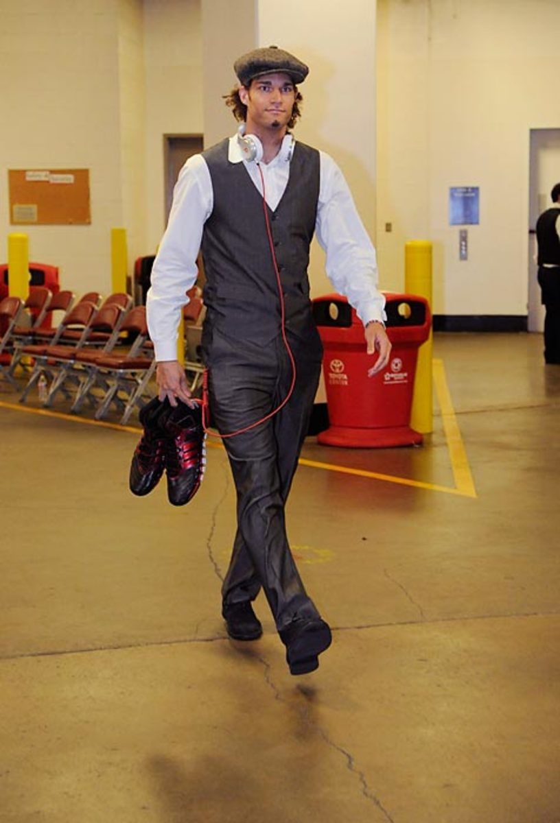 140423143443-robin-lopez-single-image-cut.jpg