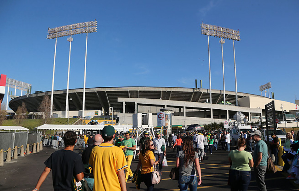 After dealing with dugout plumbing problems late last year, the A's saw the issues reappear.
