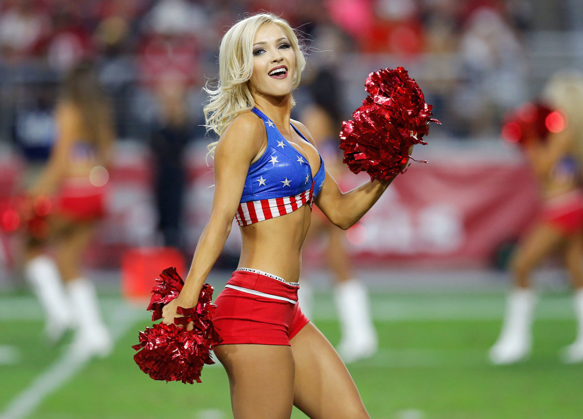 Arizona-Cardinals-cheerleaders-AP728571149324_9.jpg