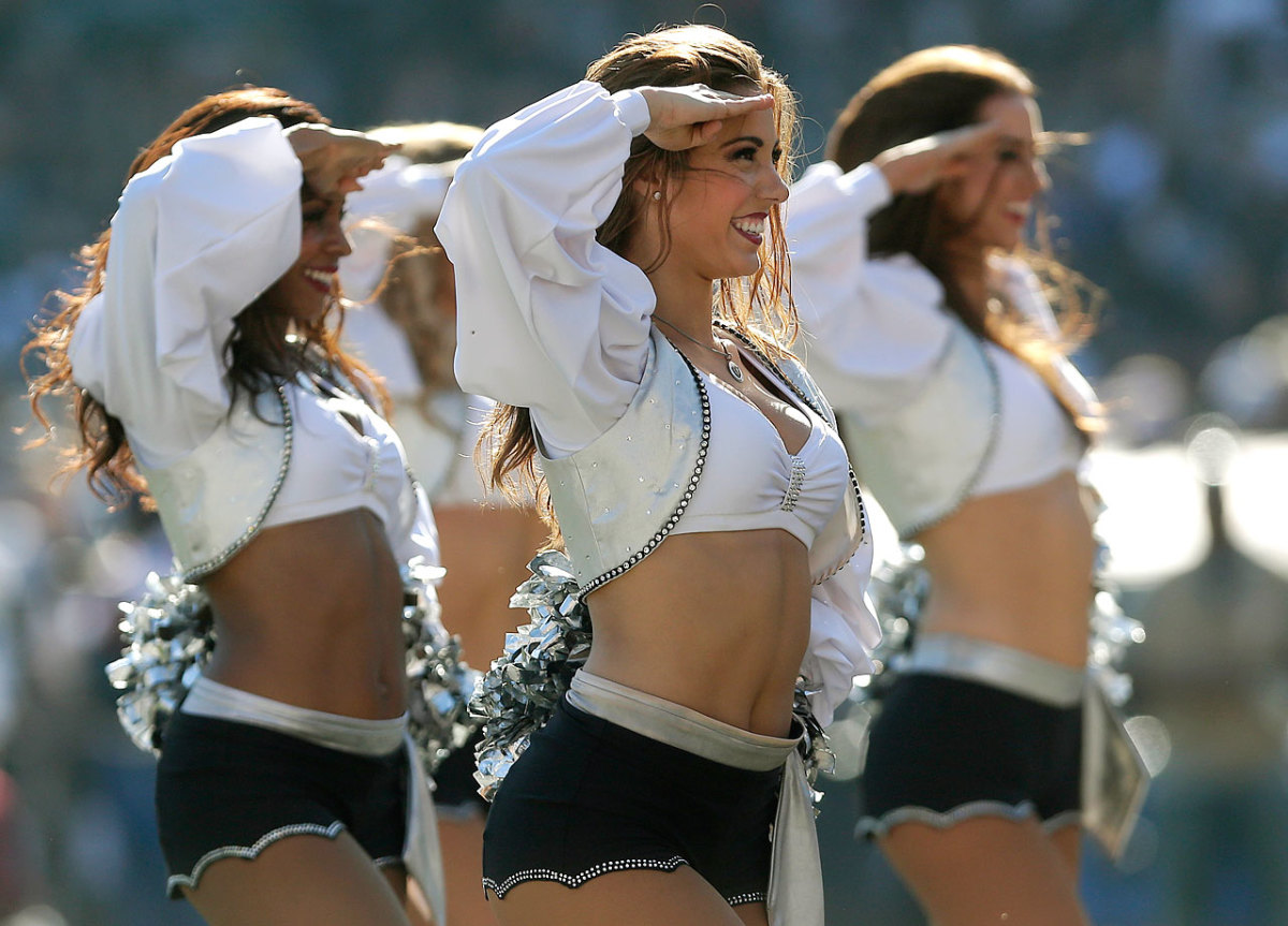 Oakland-Raiders-Raiderettes-cheerleaders-AP766300648183_16.jpg