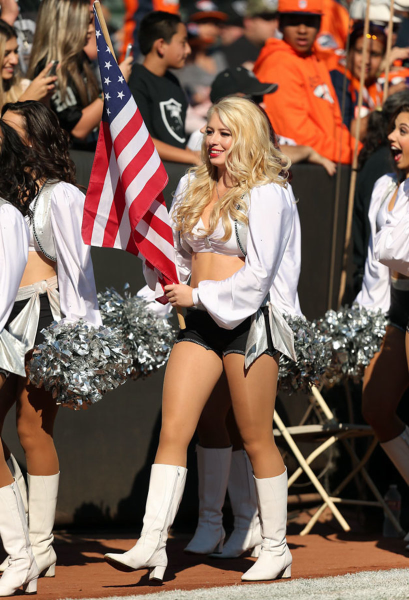 Oakland-Raiders-Raiderettes-cheerleaders-464782158_Broncos_at_Raiders.jpg