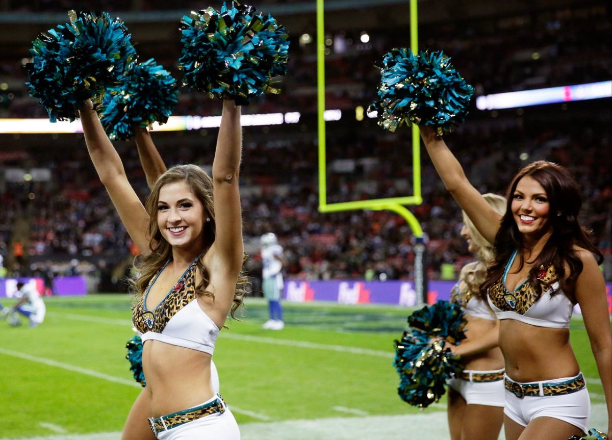 Jacksonville-Jaguars-The-Roar-cheerleaders-AP609574963989_4.jpg