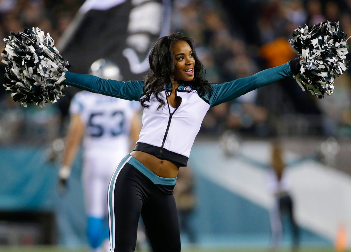 Philadelphia-Eagles-cheerleaders-AP614255445729_4.jpg