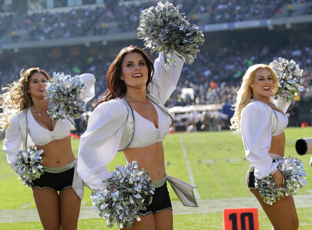 Oakland-Raiders-Raiderettes-cheerleaders-AP863120873369_13.jpg