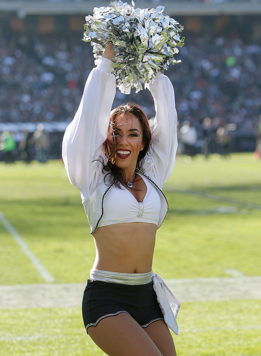 Oakland-Raiders-Raiderettes-cheerleaders-AP740147353380_14.jpg