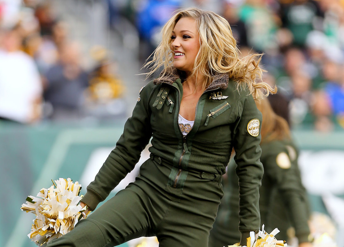 New-York-Jets-Flight-Crew-cheerleaders-CGV_110914156_Jets_Steelers.jpg
