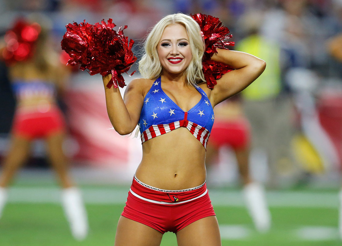 Arizona-Cardinals-cheerleaders-AP329904333799_8.jpg