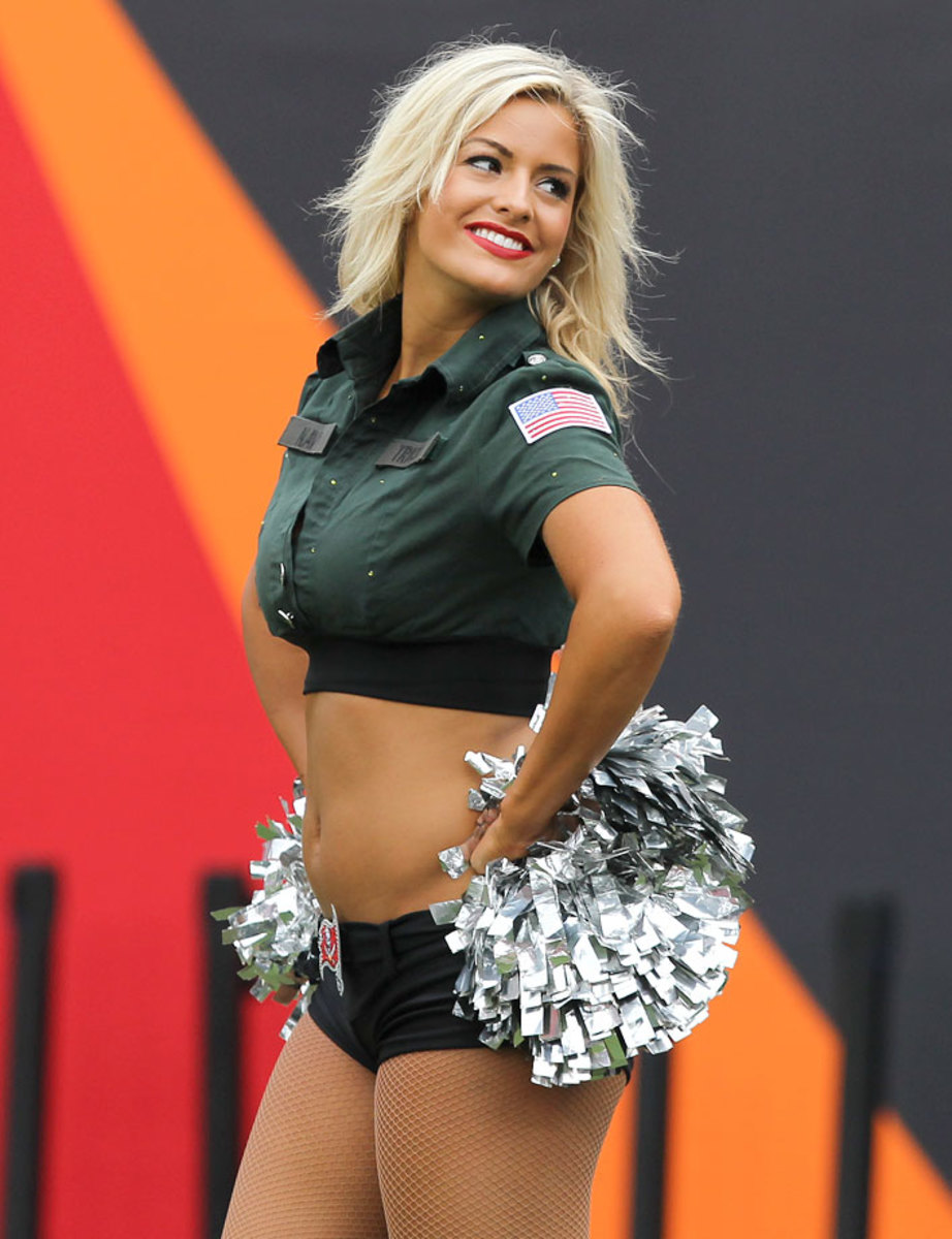 Tampa-Bay-Buccaneers-cheerleaders-CCX_11092014_0259_ATL_v_TBB.jpg