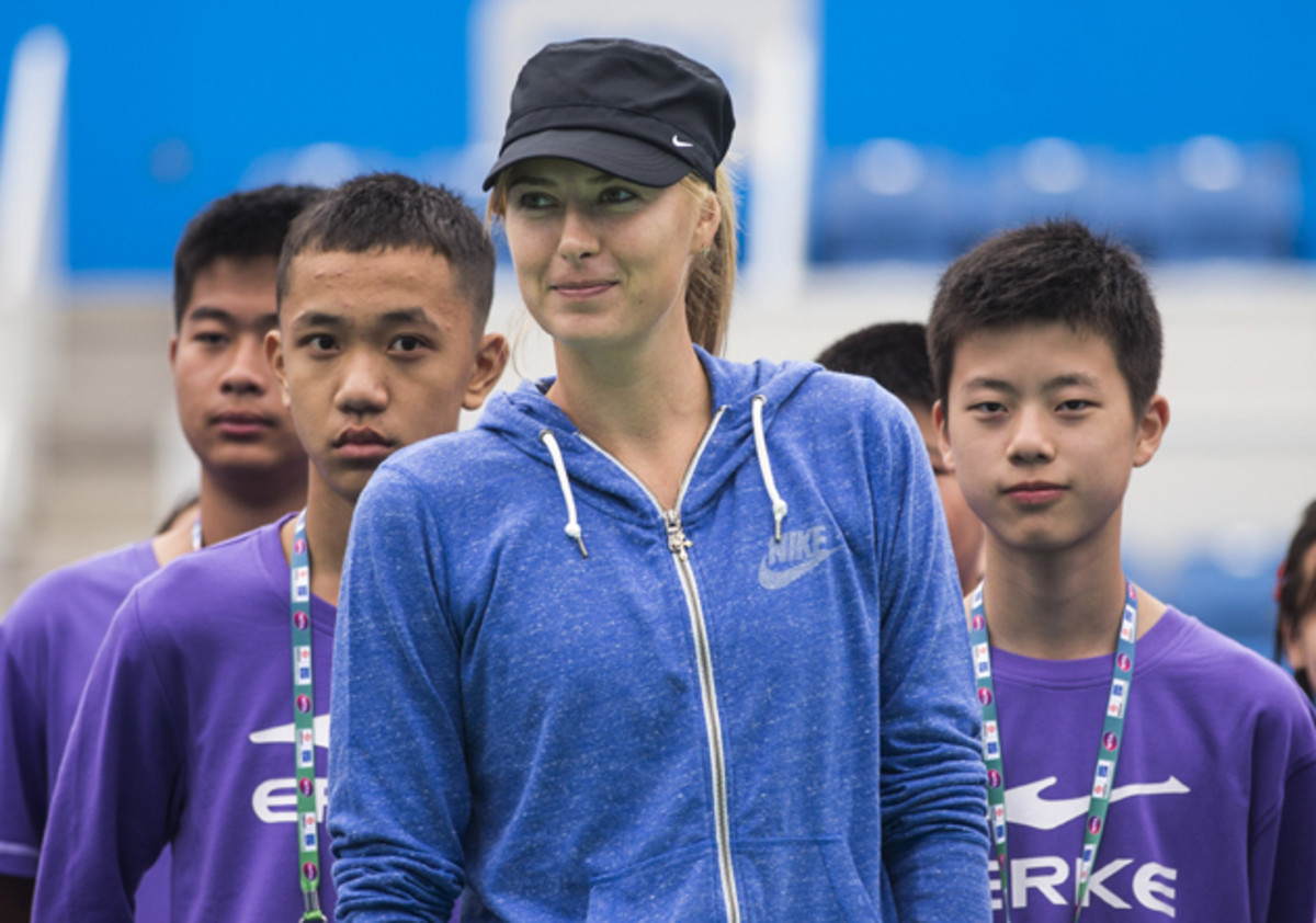 Maria Sharapova signs autographs for ball boys ahead of the start of 2014 WTA Wuhan Open at Optical Valley International Tennis Center. 