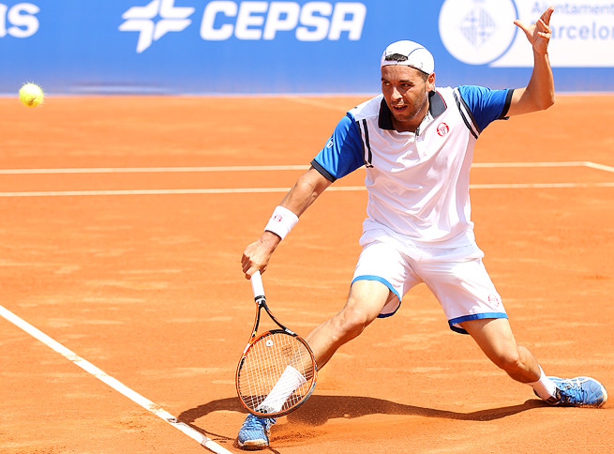 Defending champion Albert Montanes defeated Matthew Ebden 6-1, 6-3 to reach the second round.
