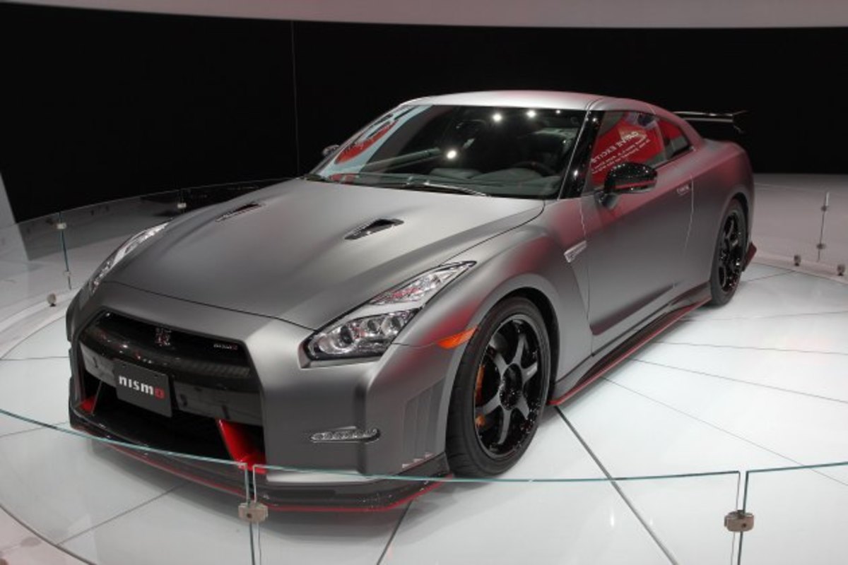 Johnny-manziel-nissan-gt-r.jpg