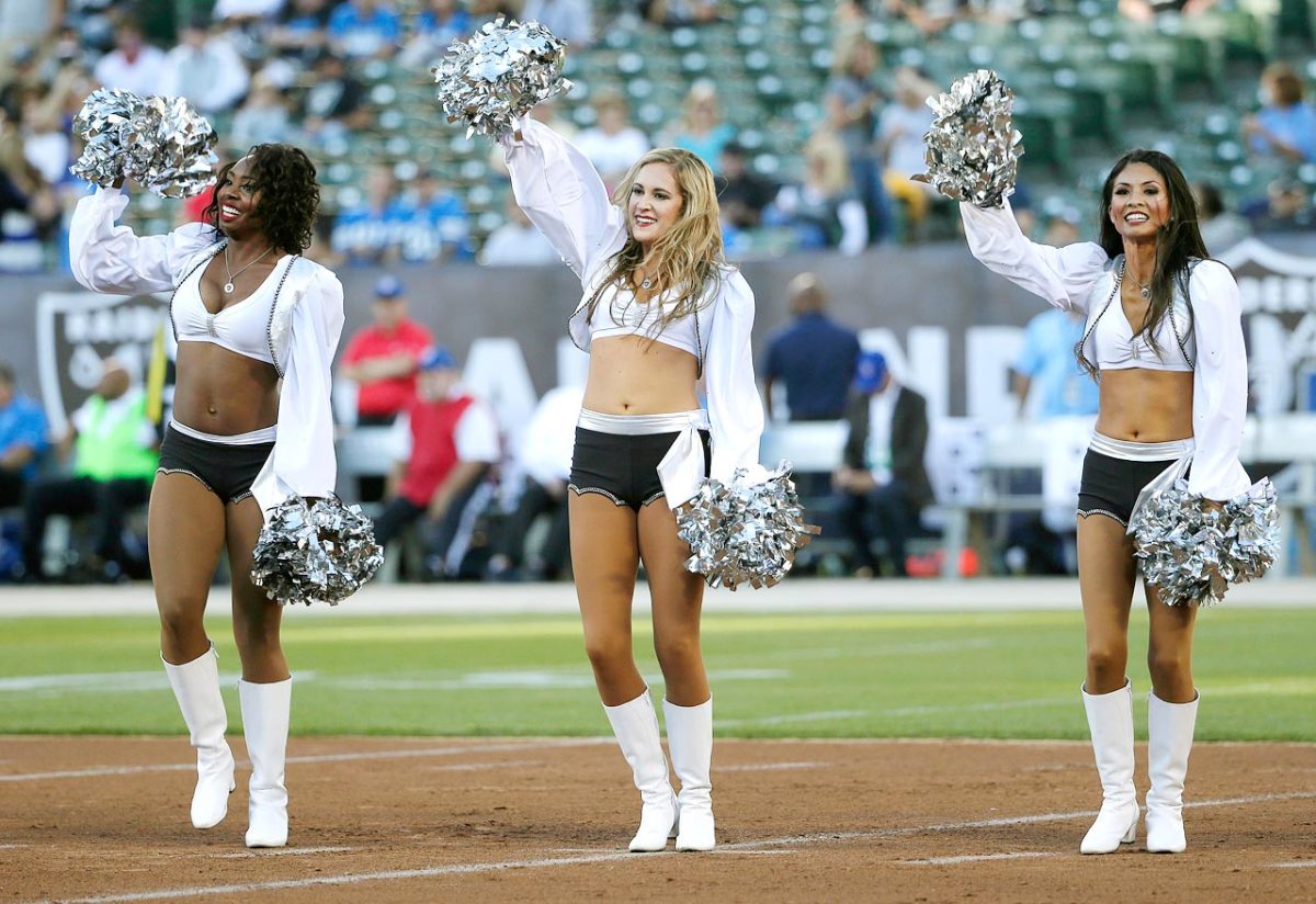 Oakland-Raiders-Raiderettes-cheerleaders-AP12245674737_7.jpg