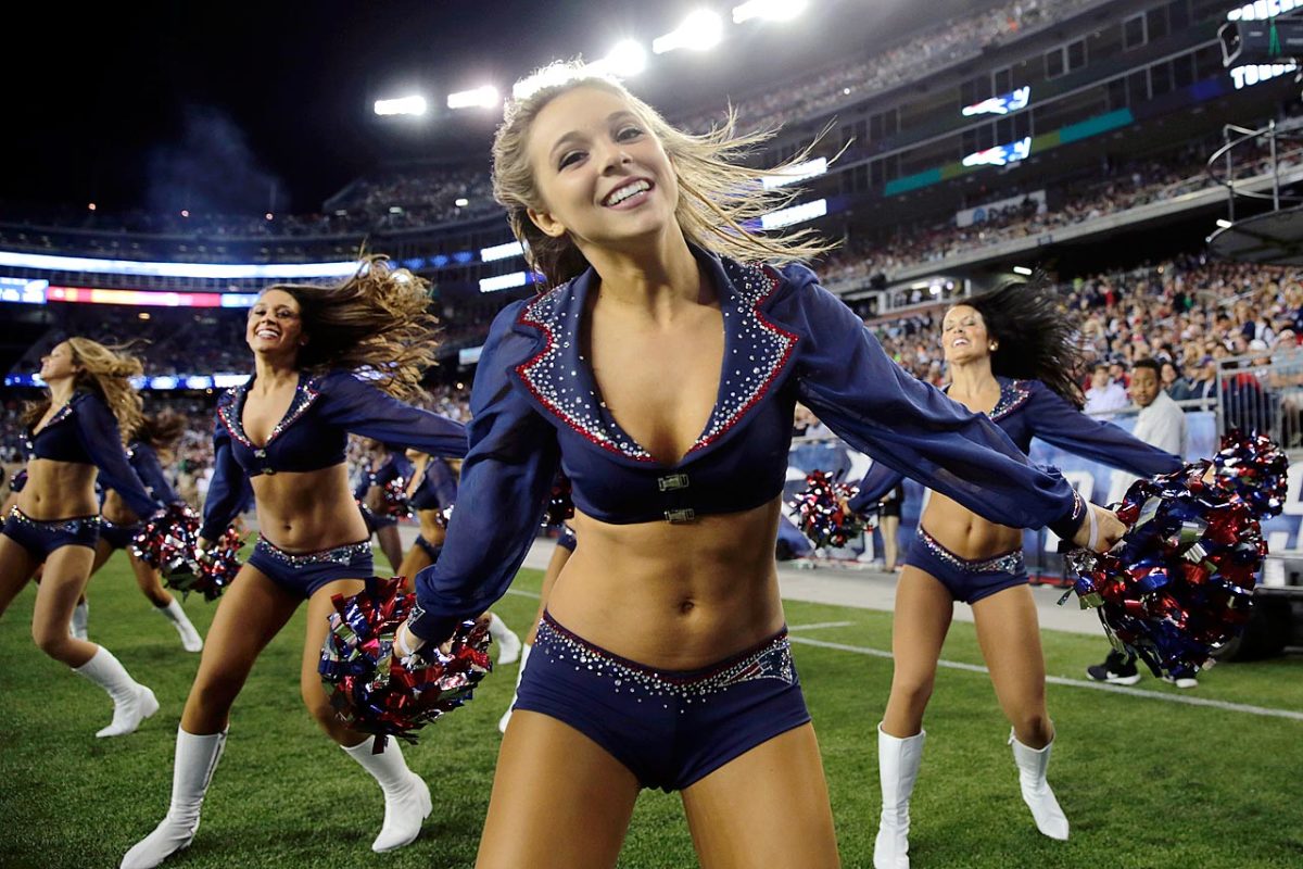 New-England-Patriots-cheerleaders-AP828557357745_8.jpg