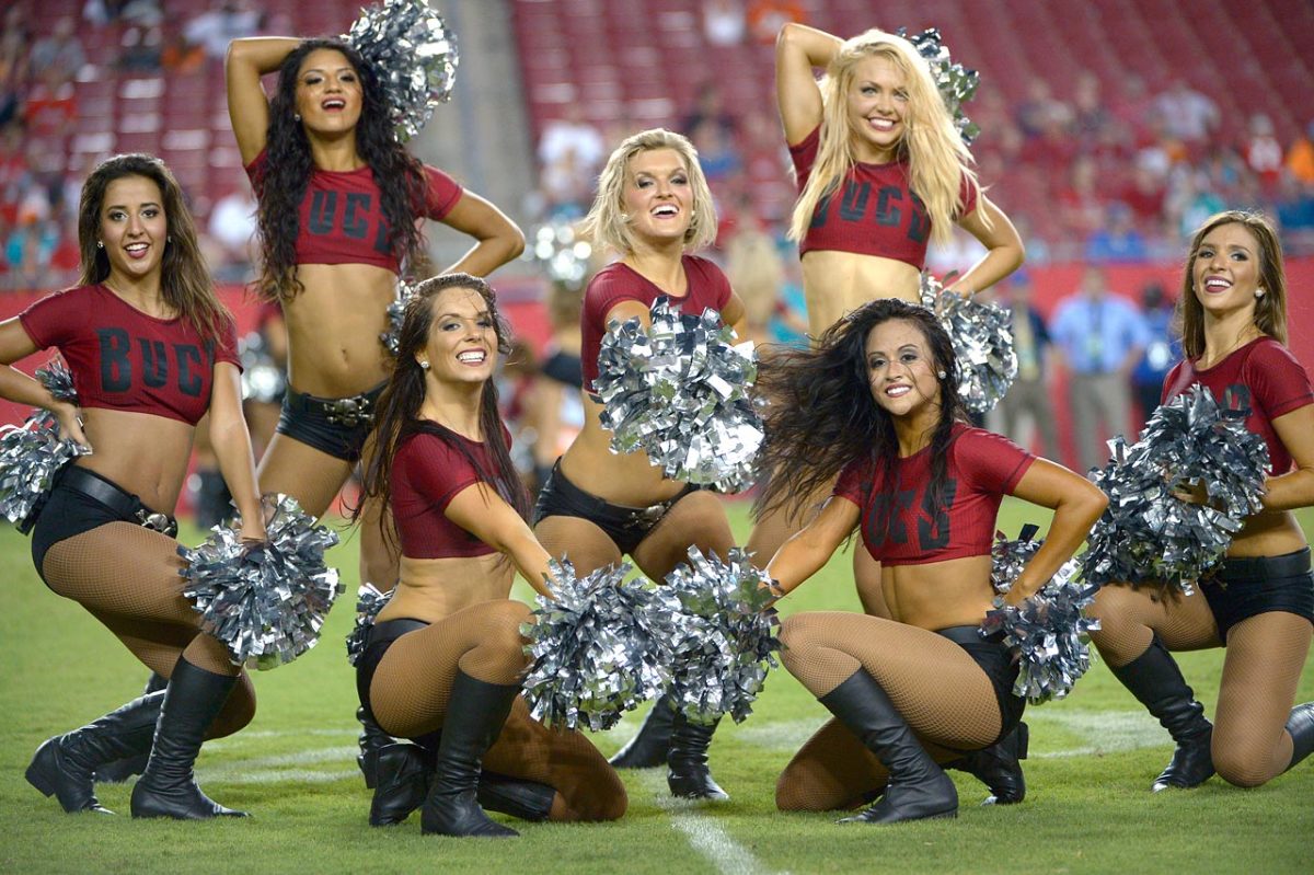 Tampa-Bay-Buccaneers-cheerleaders-AP736350880400_21.jpg
