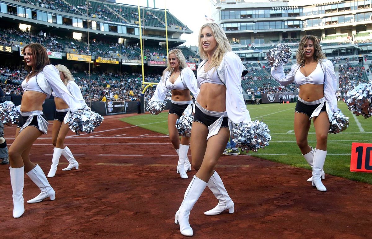 Oakland-Raiders-Raiderettes-cheerleaders-AP870070008167_3.jpg