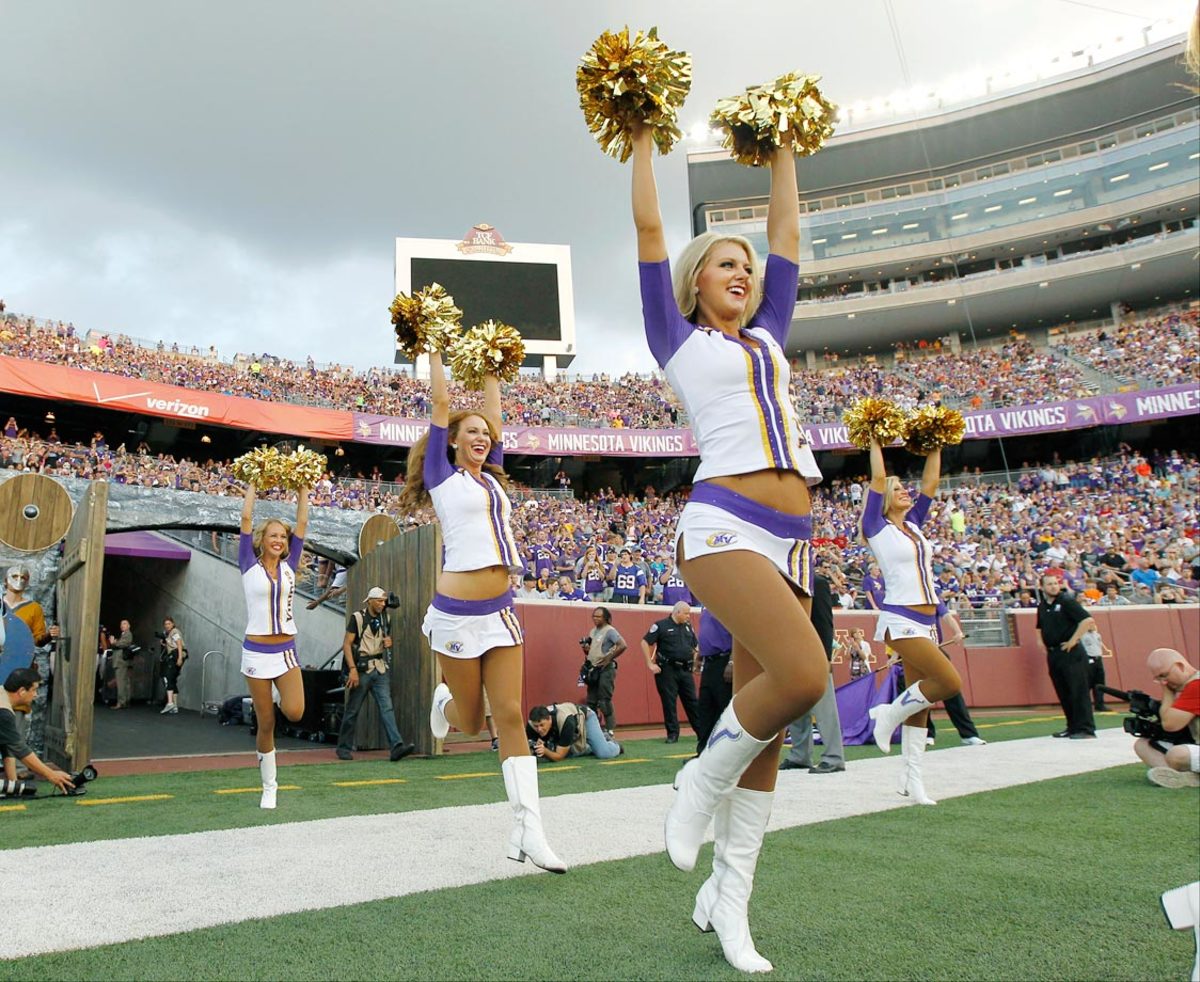 Minnesota-Vikings-cheerleaders-AP188513417968_2.jpg