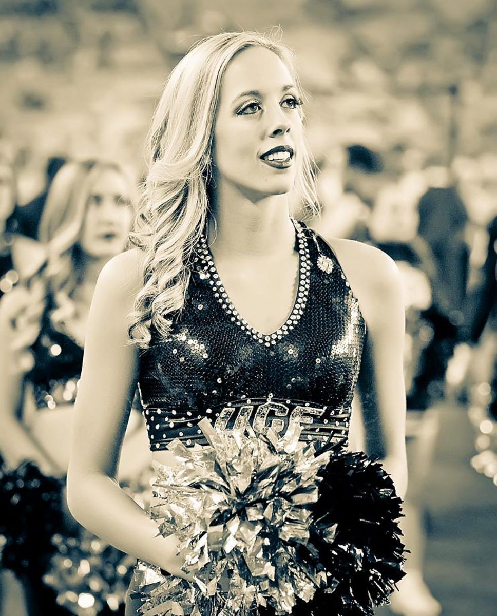 Cheerleader Of The Week Sports Illustrated Cheerleader Of The Week Sports Illustrated