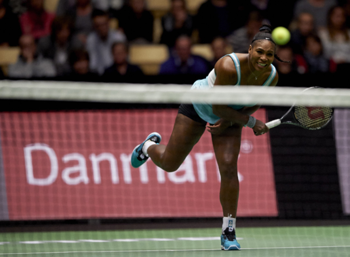 Serena returns a ball against Ivanovic at the Energi Danmark Champions Battle.