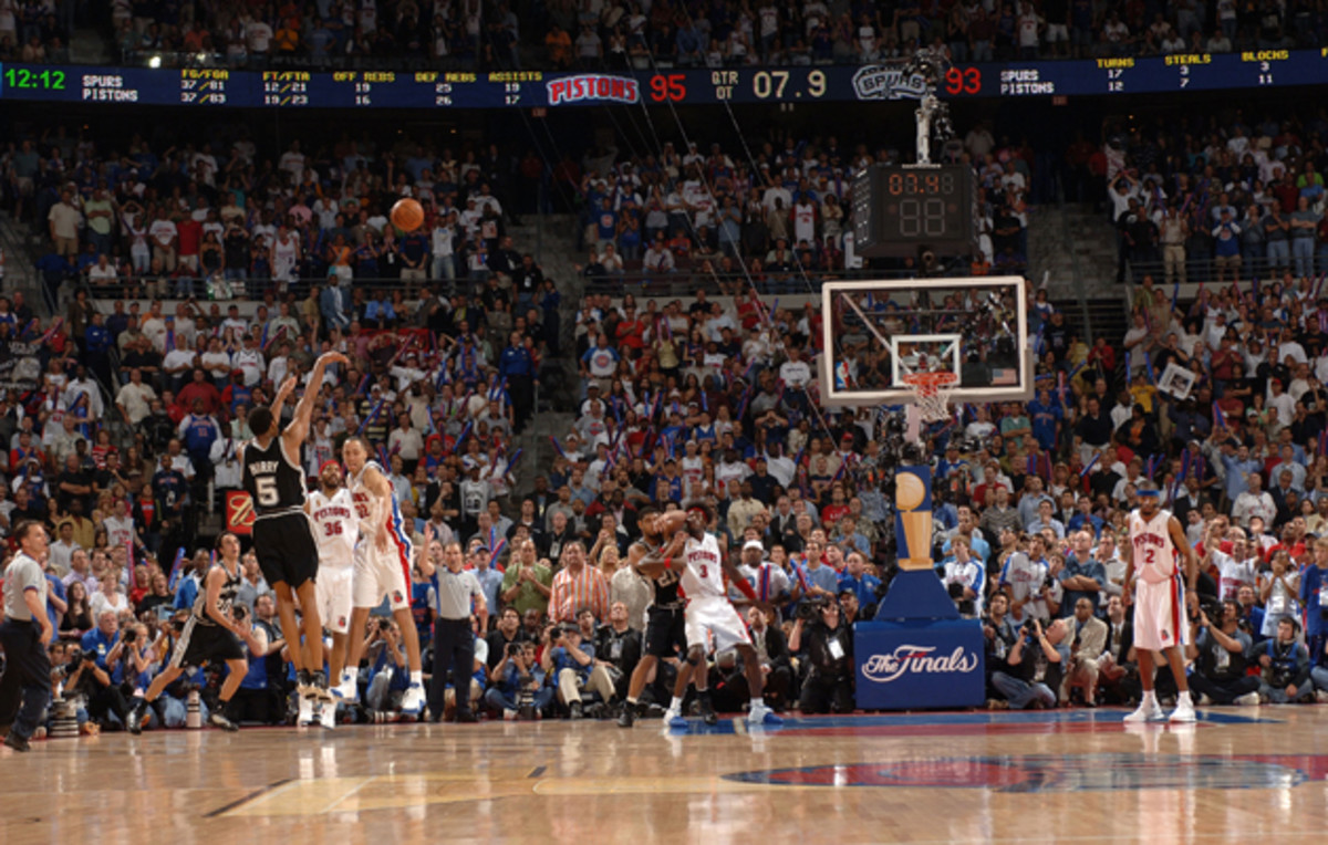 Robert Horry shoots a game-winning shot to put the Spurs up 96-95 with 7.6 seconds left in overtime against the Detroit Pistons in Game Five of the 2005 NBA Finals.