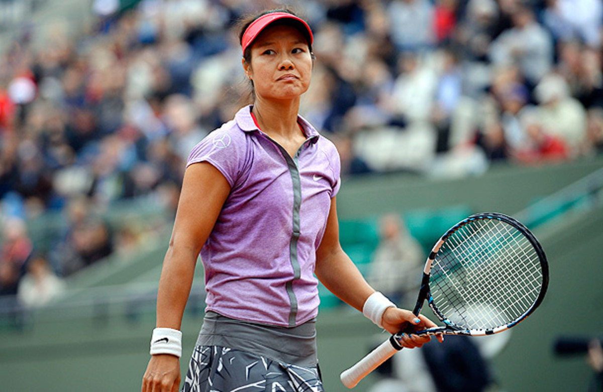 Li Na was clearly not pleased after sliding out in the first round of the French Open. (Julien Crosnier/DPPI/Icon SMI)