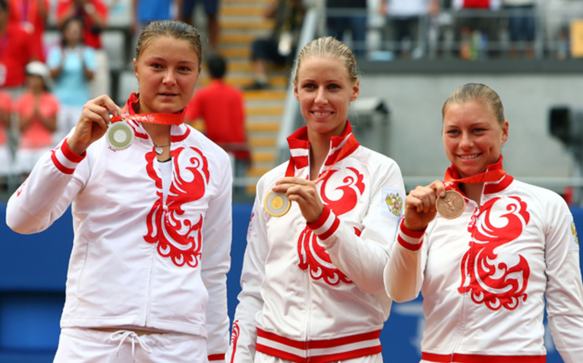 Silver medalist Dinara Safina, gold medalist Elena Dementieva and bronze medalist Vera Zvonareva pose together.