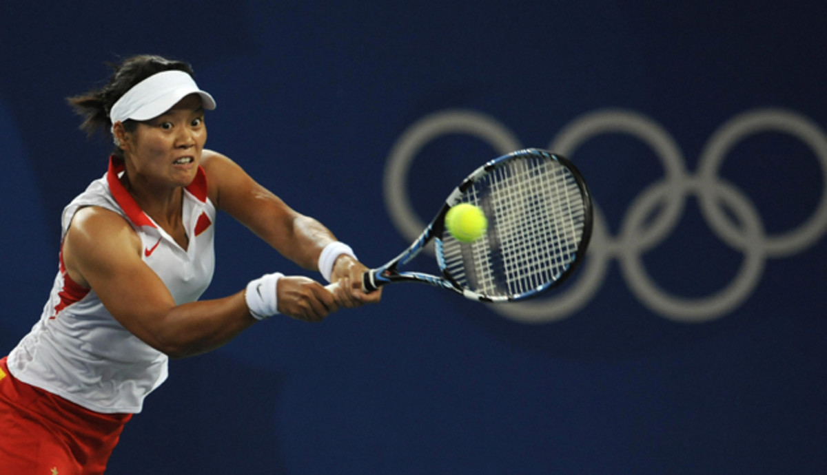 Li returns a ball to Kuznetsova.