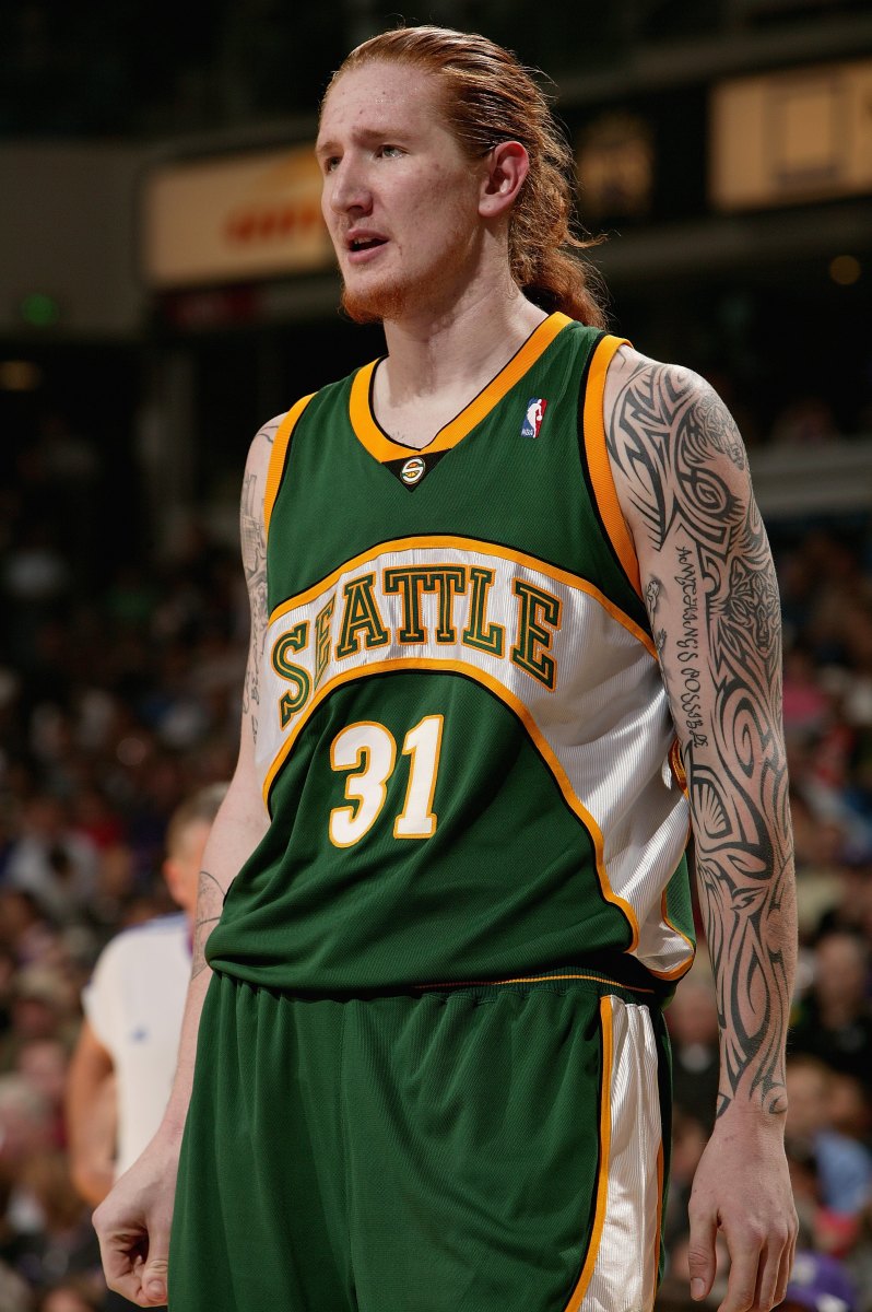 Ex Seattle Supersonics Okc Thunder Player Robert Swift Charged With