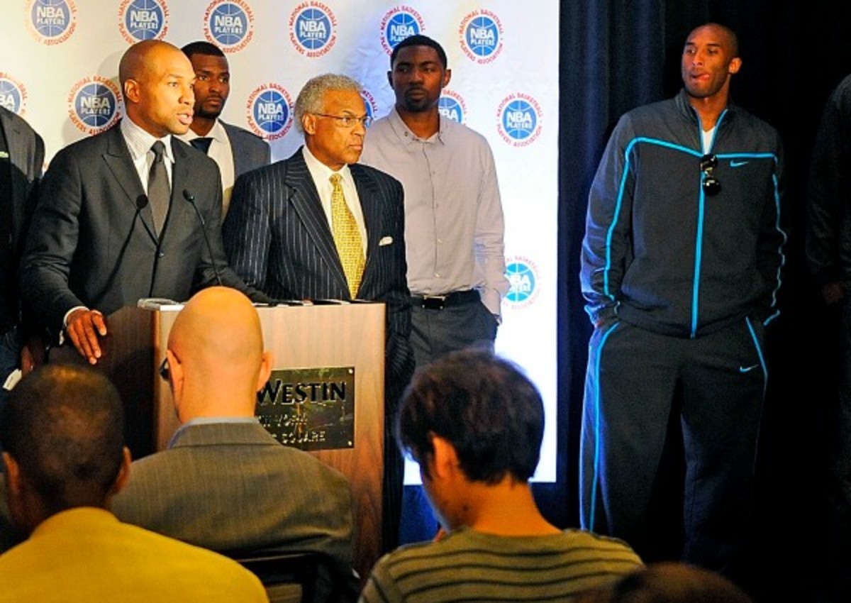 Kobe Bryant was among NBA players appearing with Billy Hunter during 2011 labor talks. (Patrick McDermott/Getty)