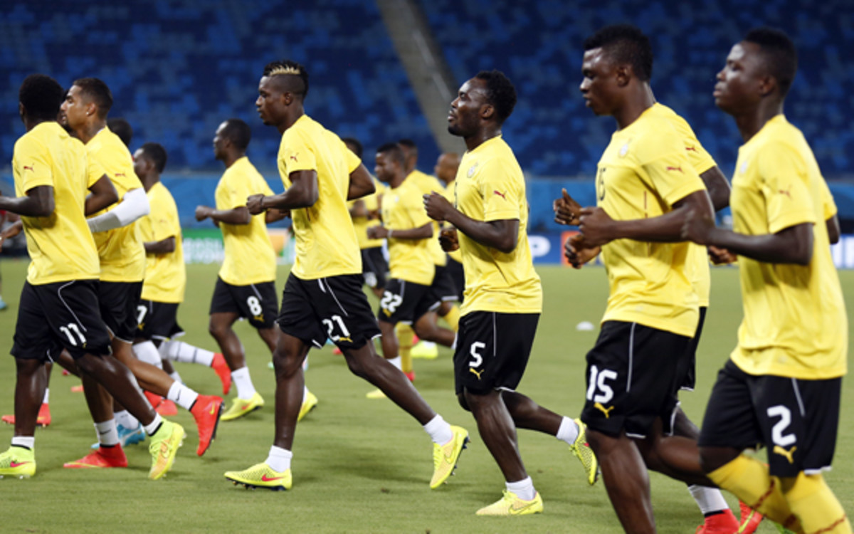 Ghana players warm up during an official training session the day before the group G World Cup soccer match between Ghana and the United States (AP Photo/Dolores Ochoa)