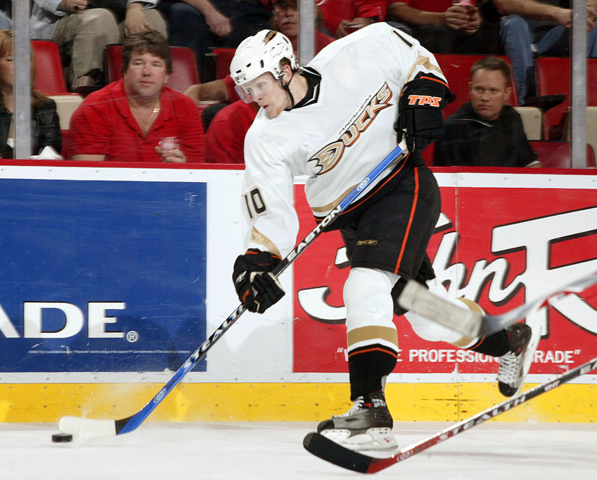 28-corey-perry-075103162.jpg