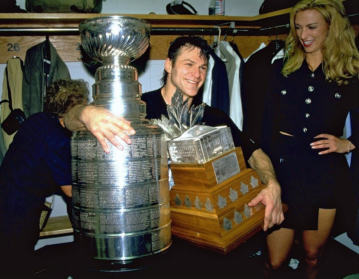 26-claude-lemieux-079092837.jpg