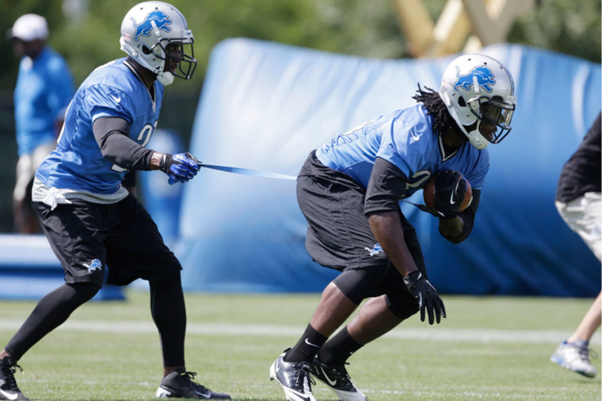 It’ll be a tug of war between Bush and Bell at running back. (Carlos Osorio/AP)