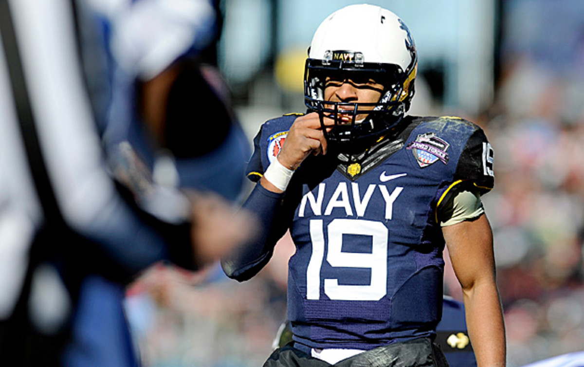 keenan-reynolds-navy-midshipmen-standing.jpg
