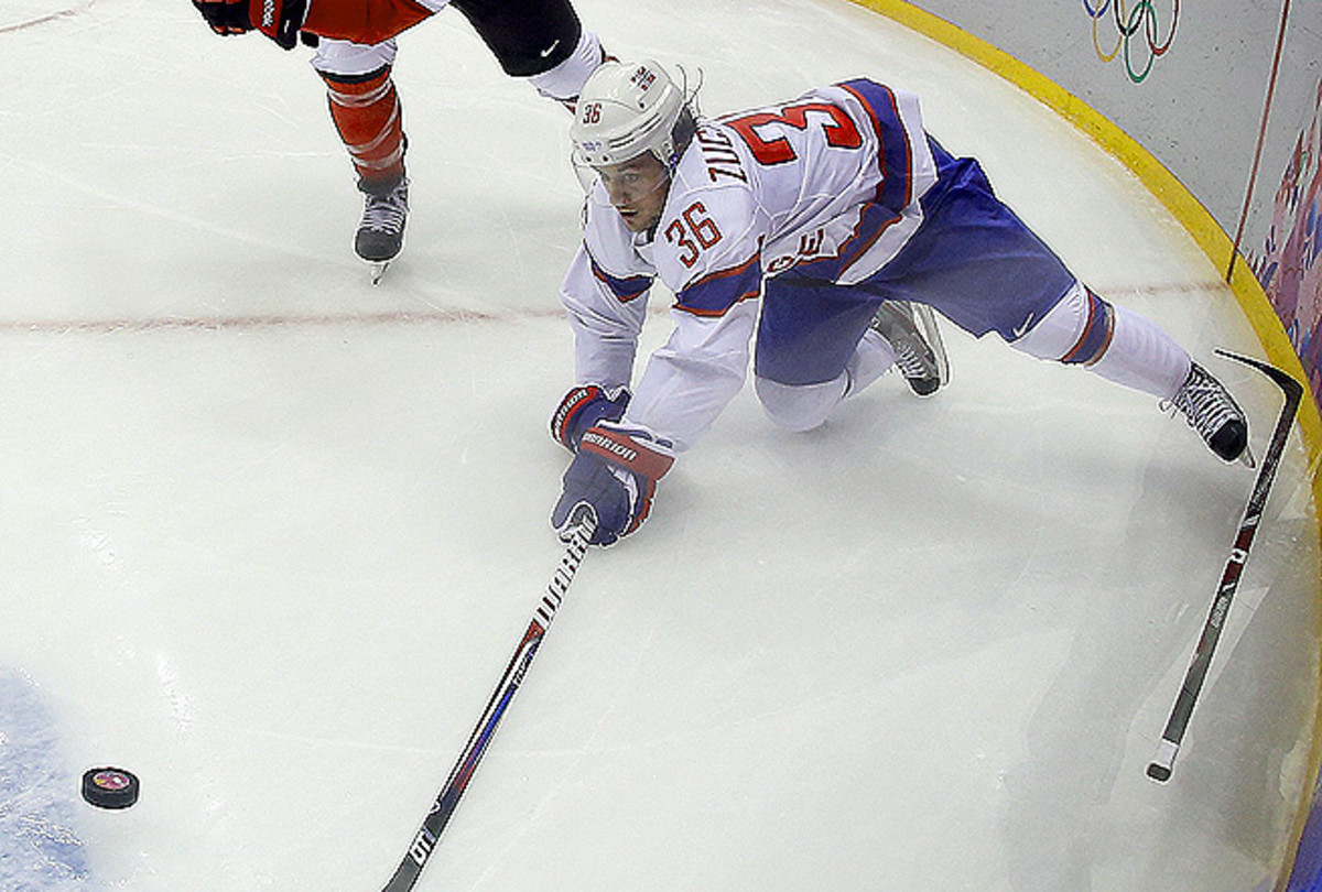 Rangers' Mats Zuccarello will miss a few weeks with broken hand