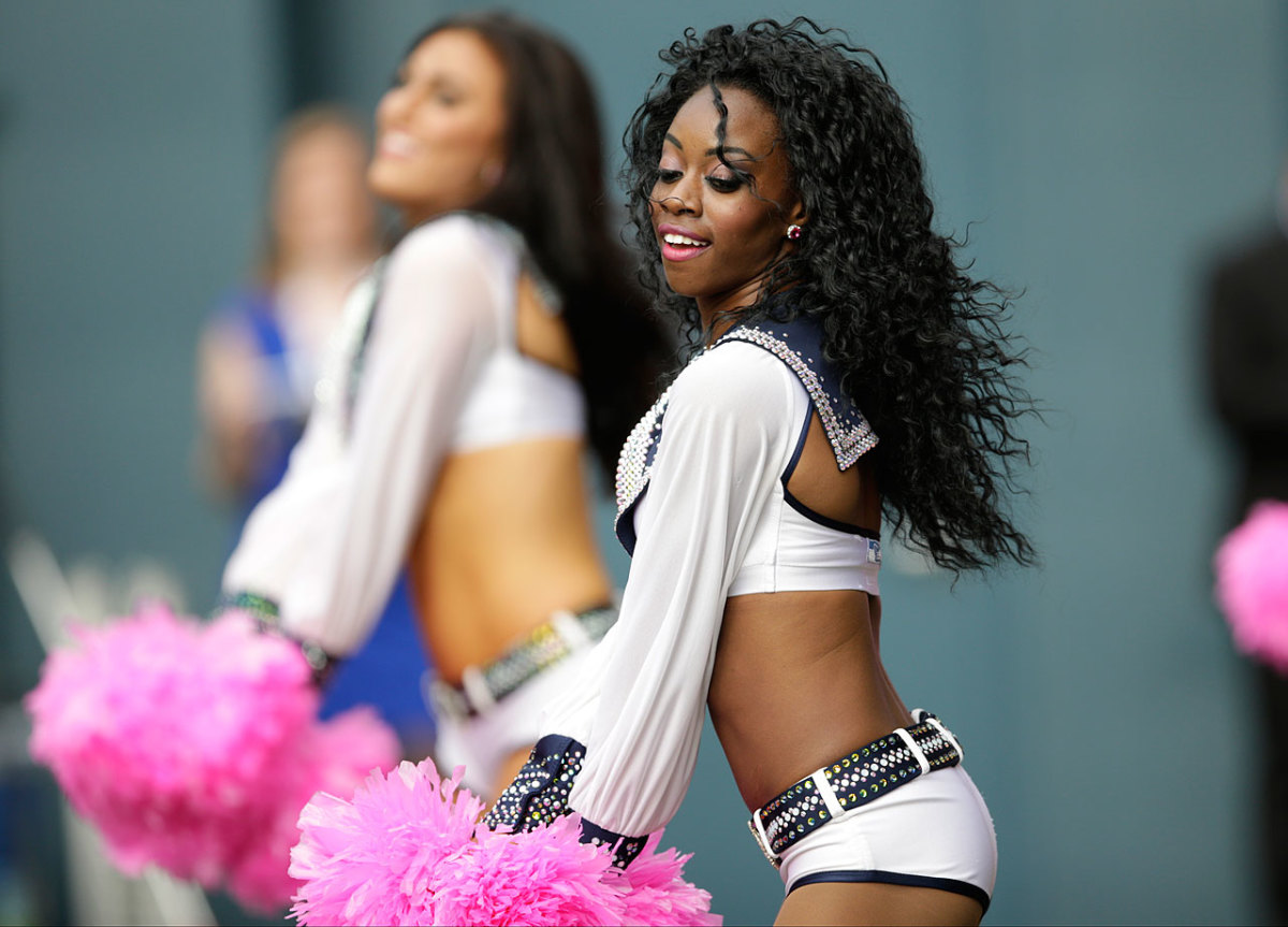 Seattle-Seahawks-Sea-Gals-cheerleaders-AP822226712287_3.jpg