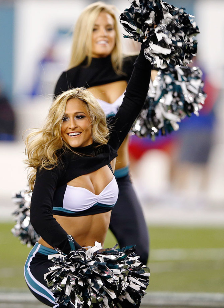 Philadelphia-Eagles-cheerleaders-AP801758175378_11.jpg