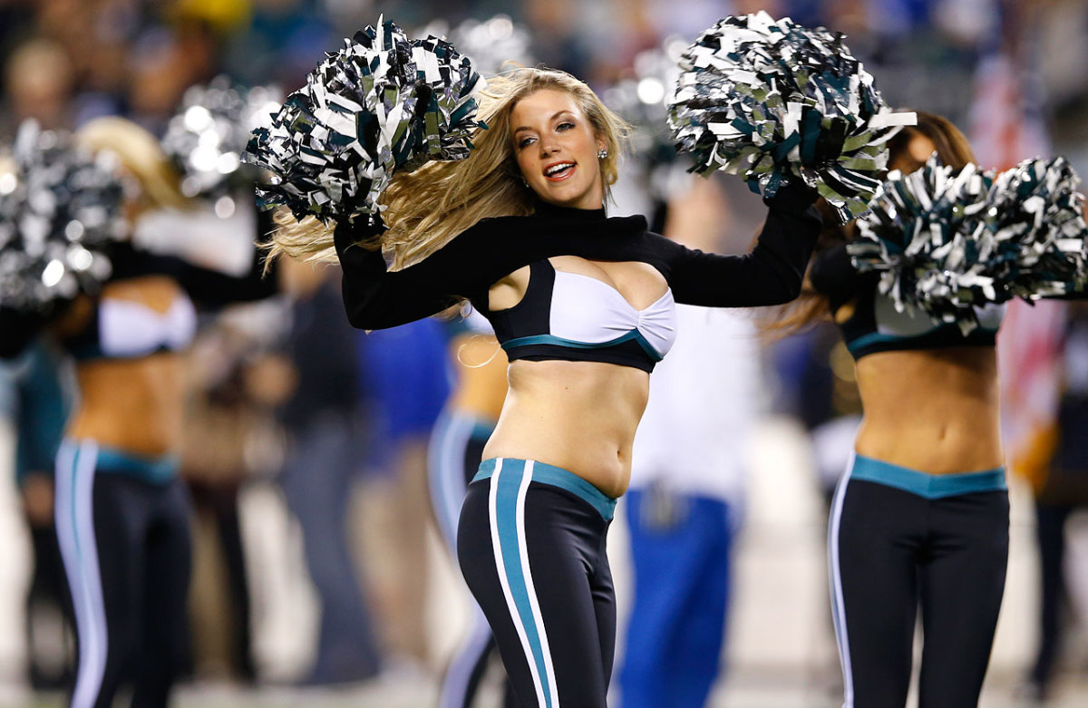 Philadelphia-Eagles-cheerleaders-AP540953805557_10.jpg