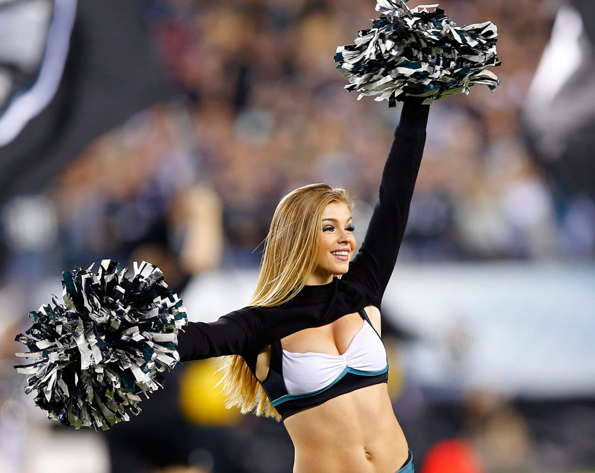 Philadelphia-Eagles-cheerleaders-AP792773076229_8.jpg