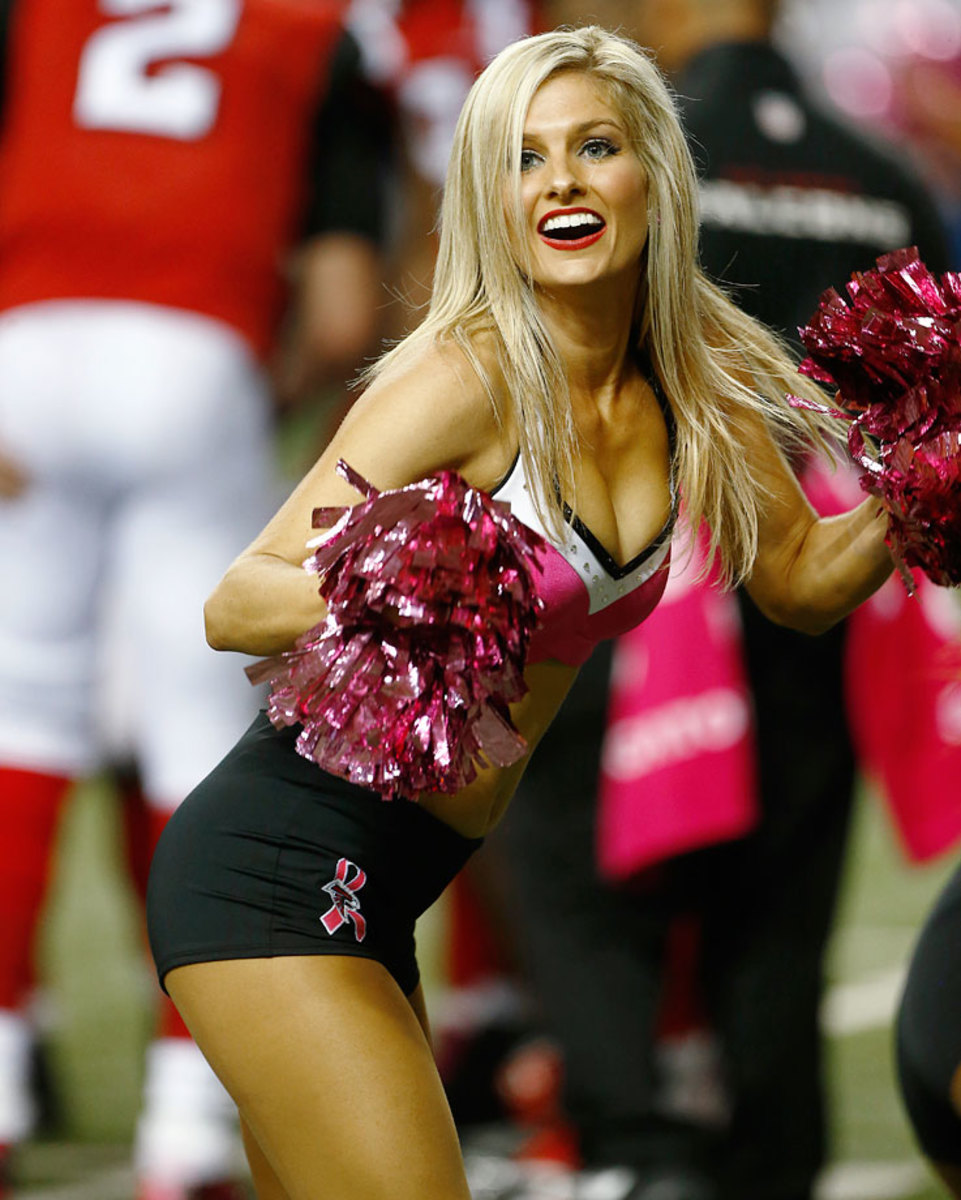 Atlanta-Falcons-cheerleaders-AP727474331_18.jpg