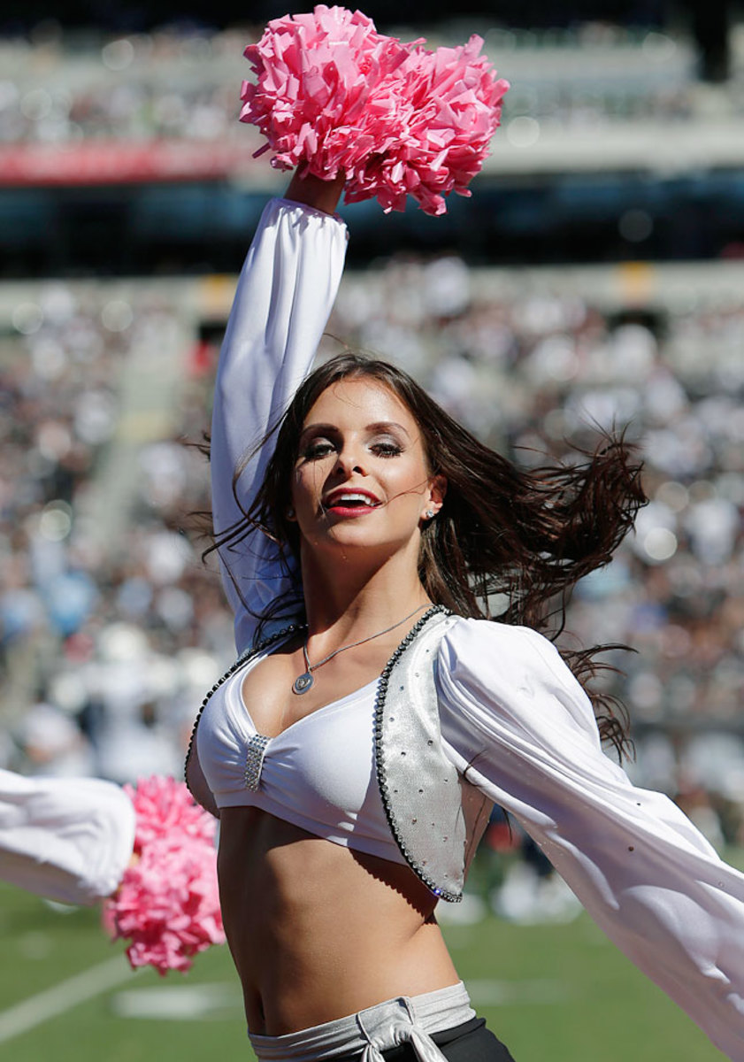 Oakland-Raiders-Raiderettes-cheerleaders-AP360808083710_11.jpg