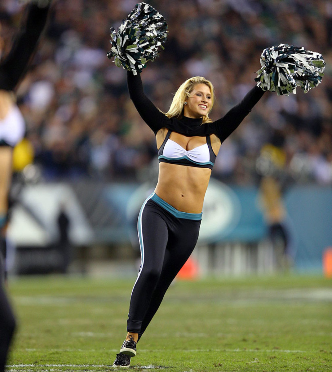 Philadelphia-Eagles-cheerleaders-X158796_TK1_1184.jpg