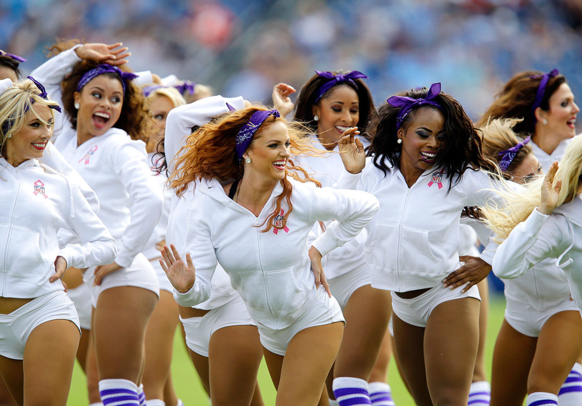 Tennessee-Titans-cheerleaders-AP686064064632_9.jpg