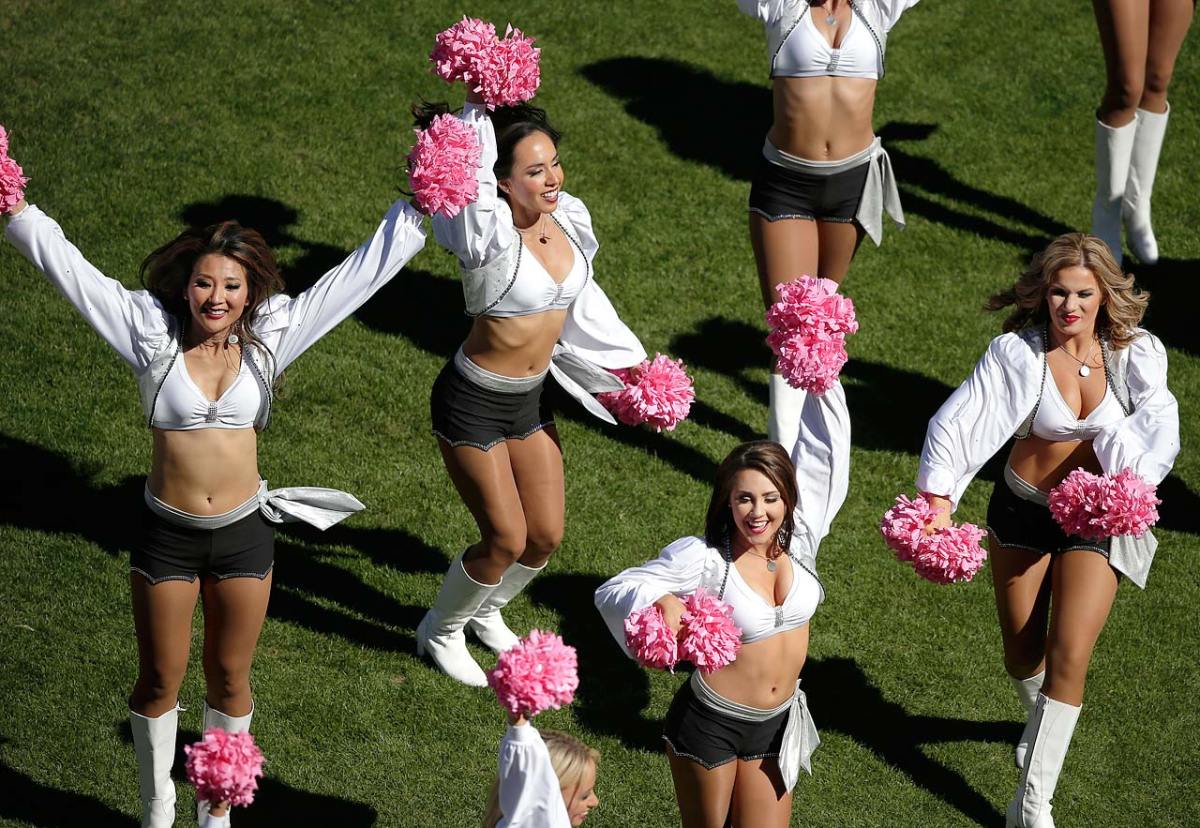 Oakland-Raiders-Raiderettes-cheerleaders-AP664568185325_1.jpg