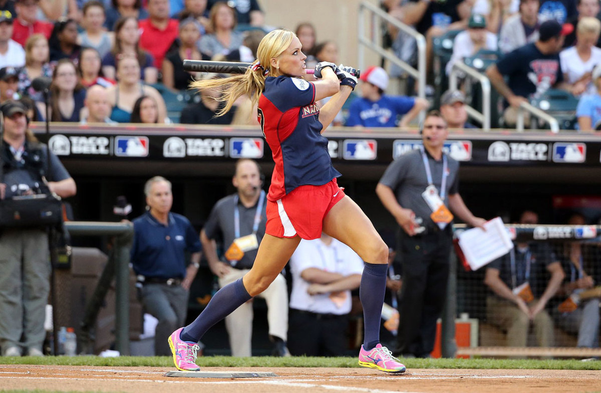 Jennie-Finch-X158462_TK1_01354.jpg