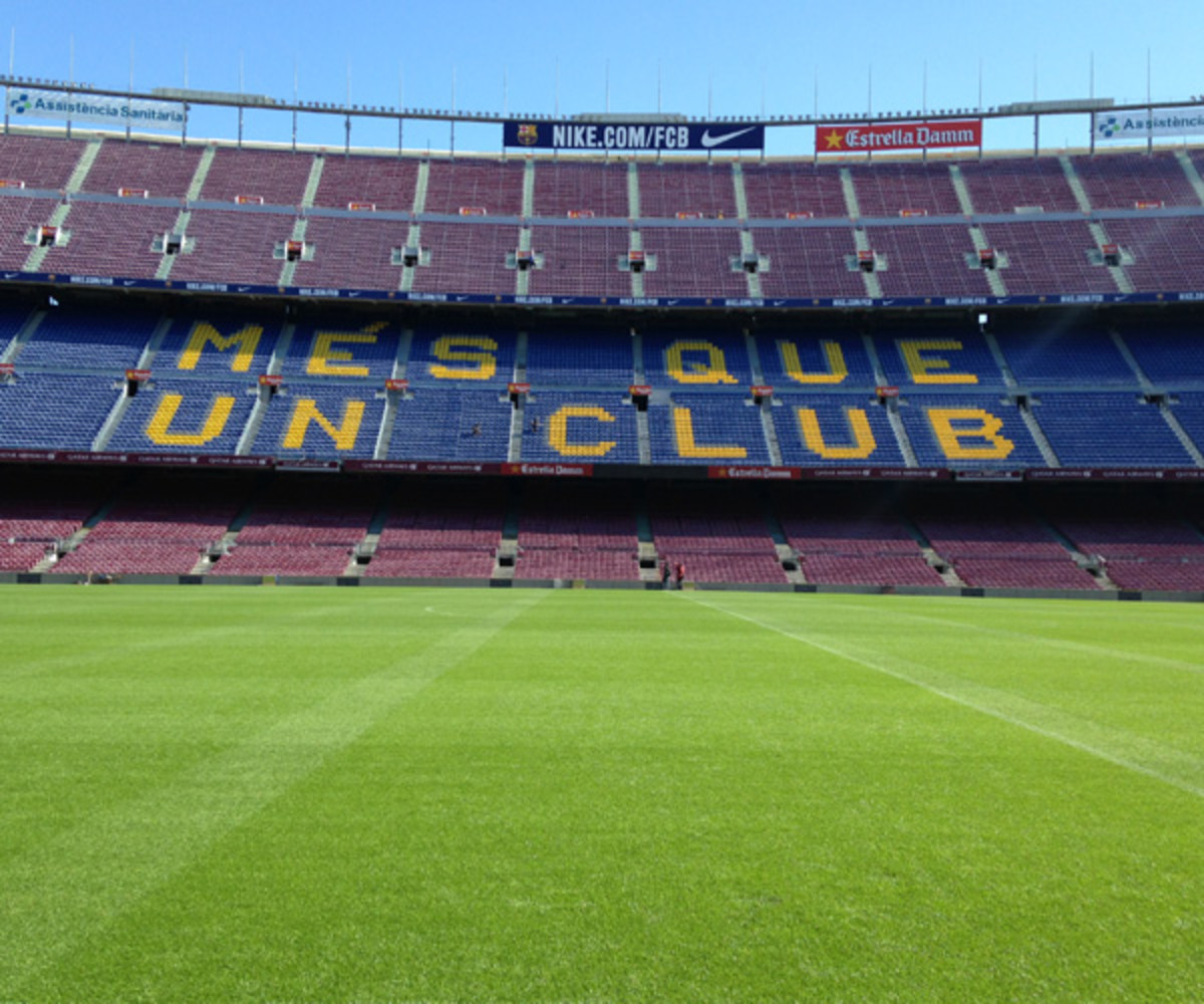 Продам стадион. Стадион Camp nou. Барселона Камп ноу. Стадион Камп ноу на Эль Классико. Трава с уэмпноу.