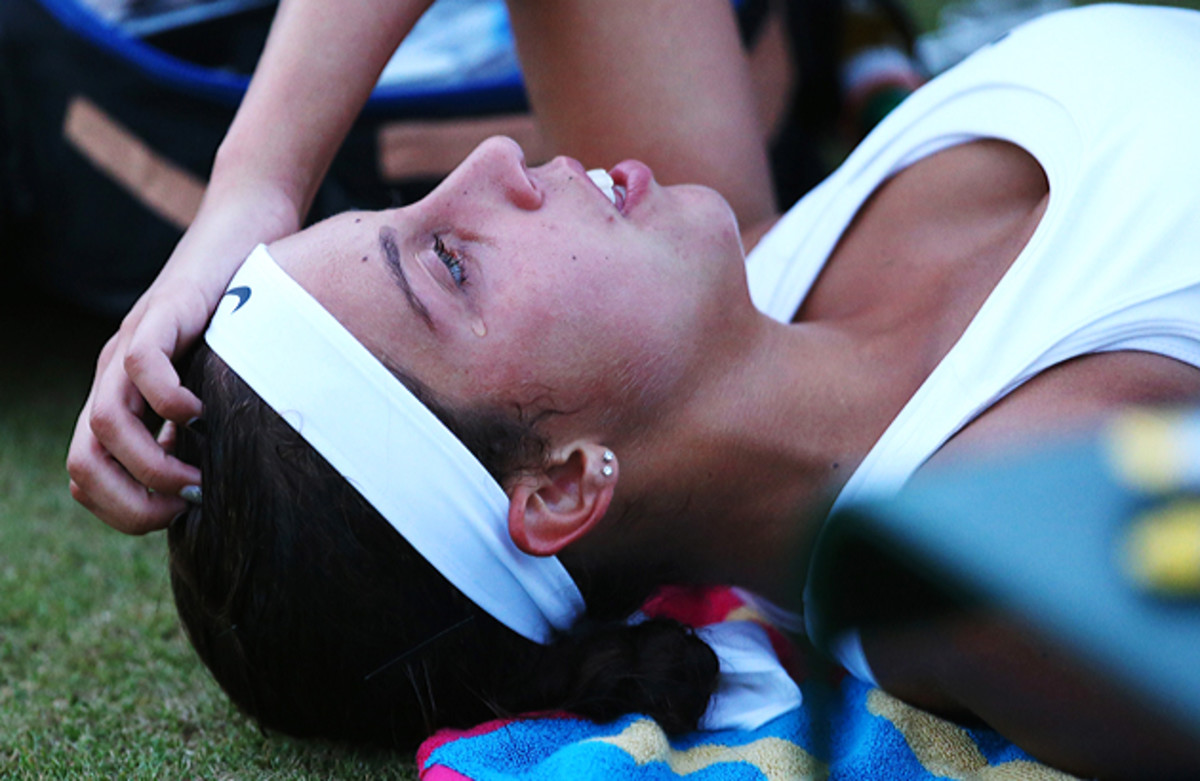 Madison Keys struggled with leg pain at the end of her match that was suspended due to darkness.