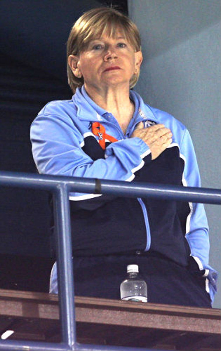 Hatchell didn't attend her first game of the 2013-14 season until Dec. 21 because of her health. She did not coach at all during the season.