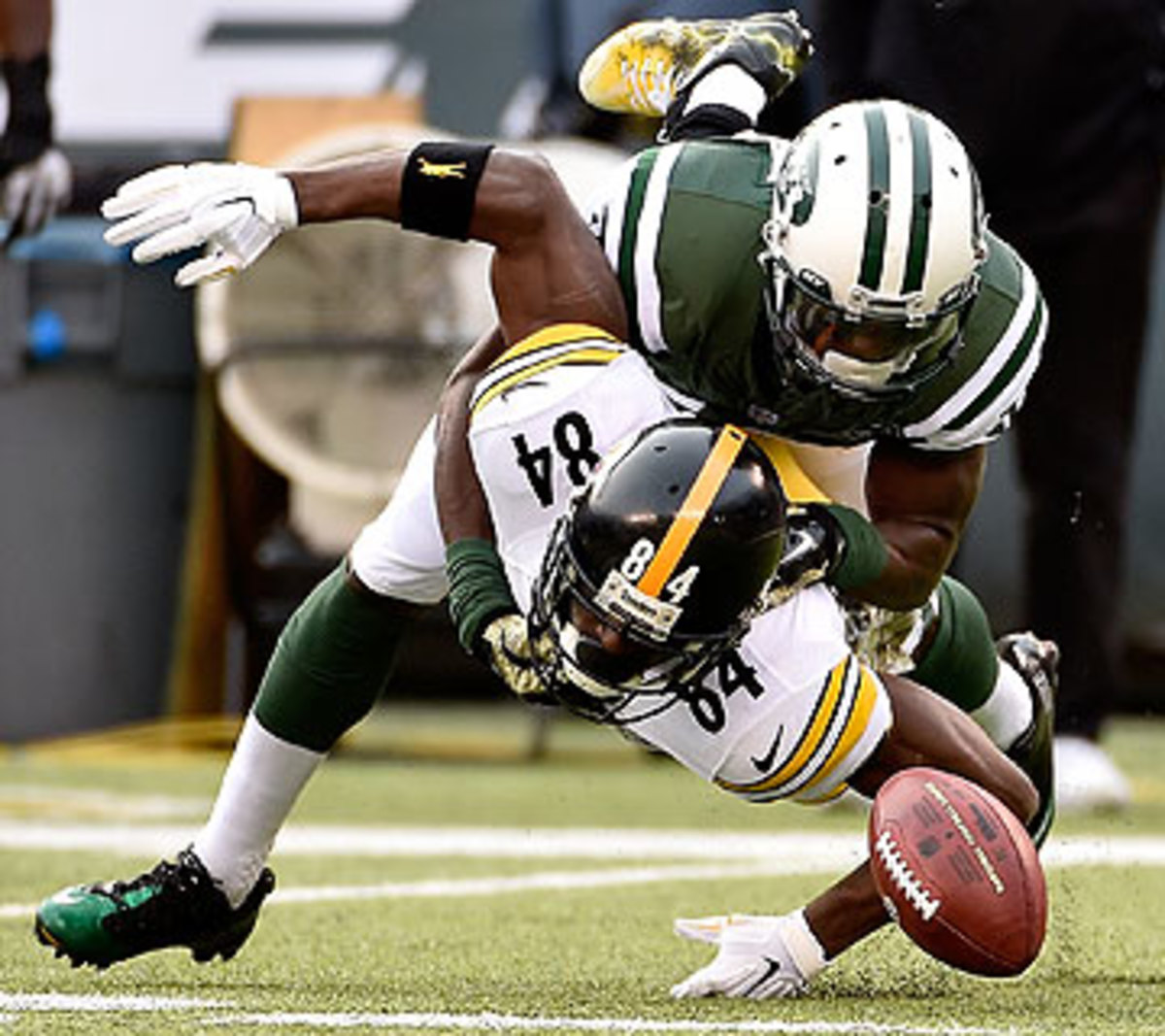 Pittsburgh's many mistakes Sunday included a pair of lost fumbles by Antonio Brown. (Al Bello/Getty Images)