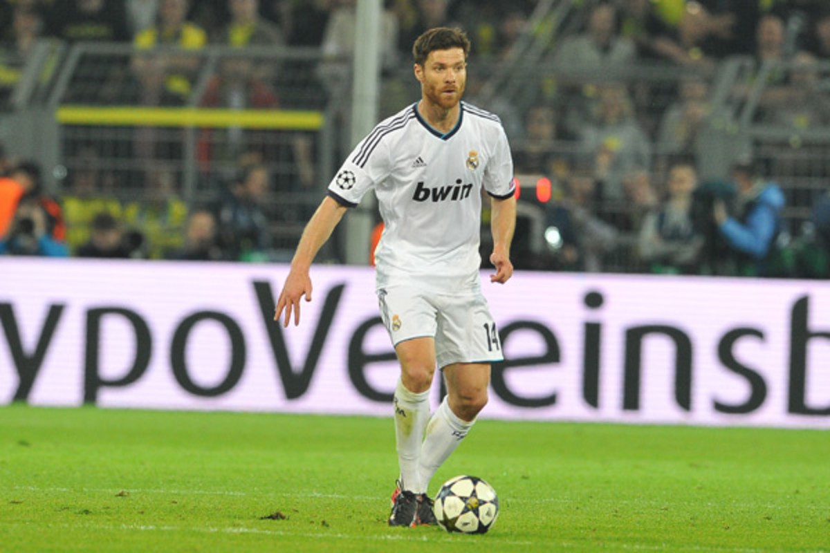 Real Madrid midfielder Xabi Alonso will remain with the club through 2016 after signing a two-year contract extension.